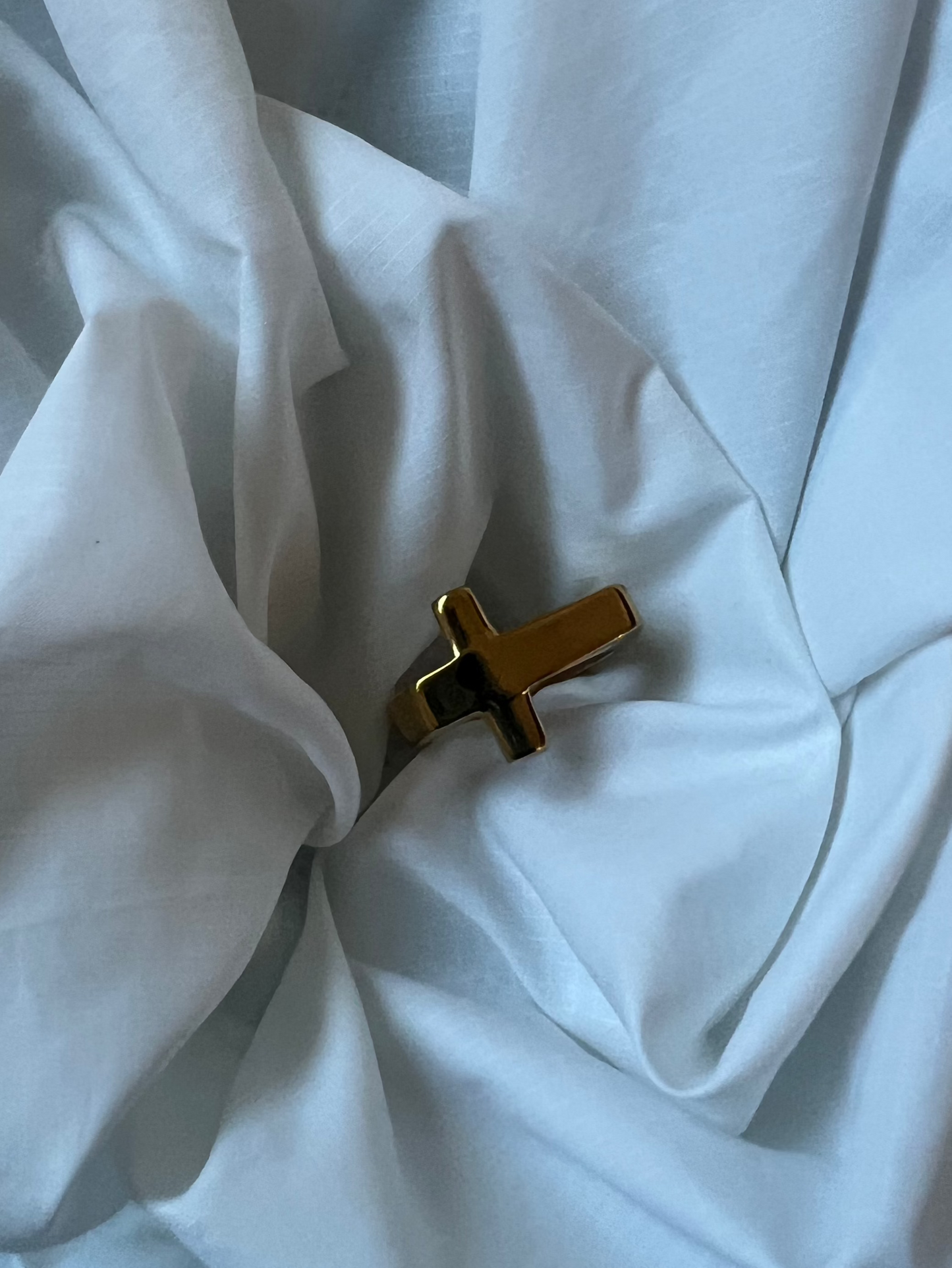 Classic cross ring