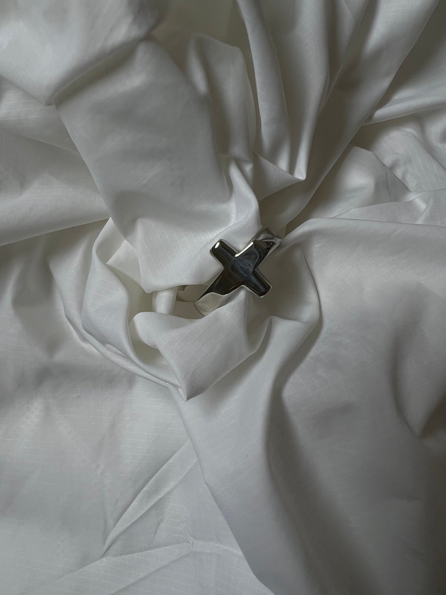 Classic cross ring